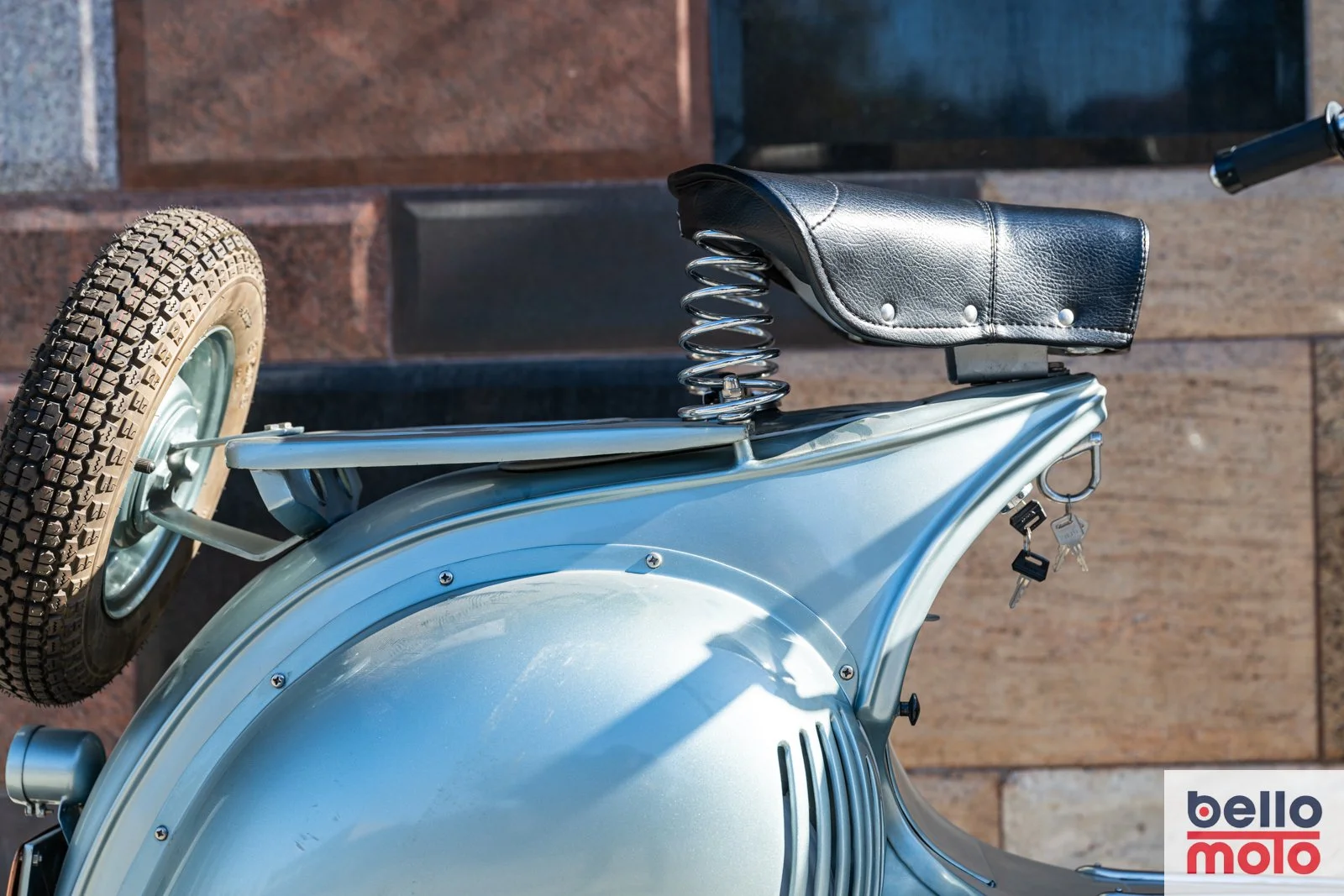 1954 MP5 Replica / 1960 Vespa VBB BM404 — Bello Moto SF